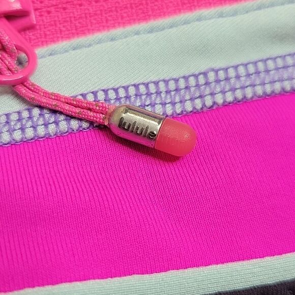 LULULEMON Cropped Black Legging with a Colorful Waistband Size 4 - Picture 6 of 7